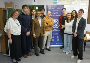 Wspólne zdjęcie organizatorów i reprezentantów UŁ