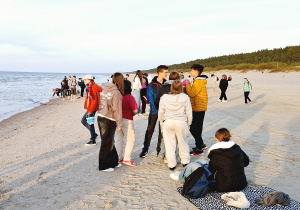 Uczniowie na plaży